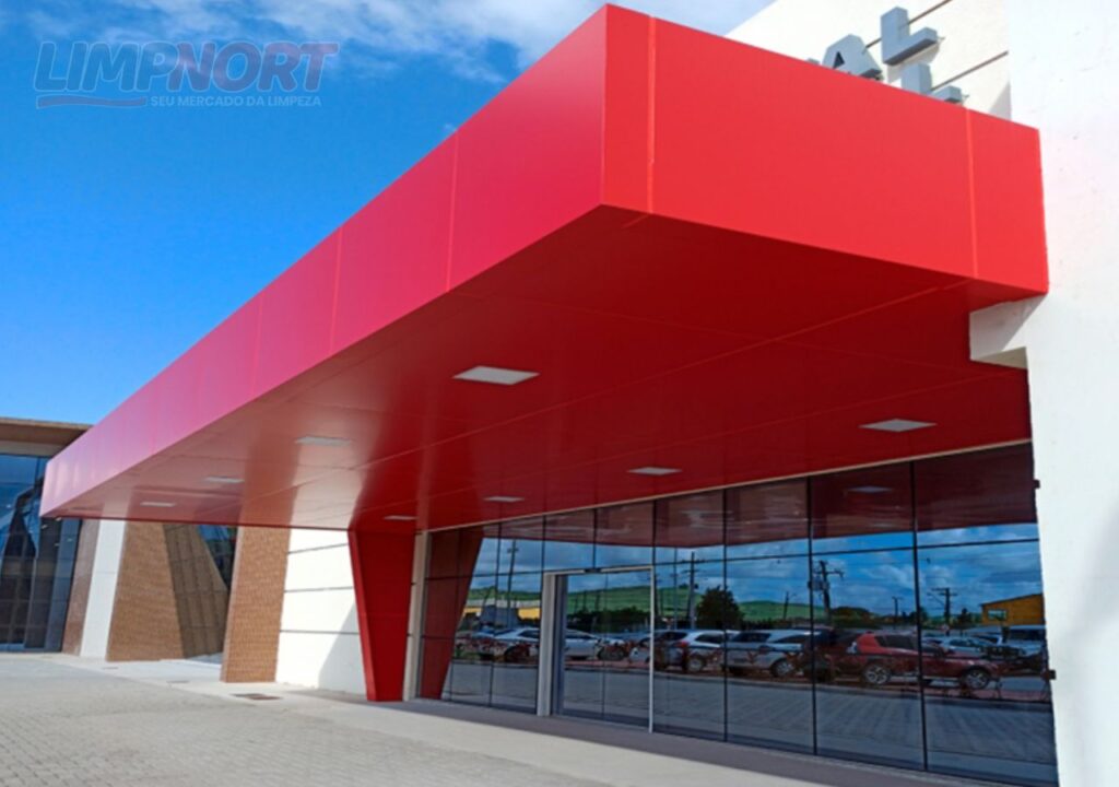 Limpeza de ACM em fachadas